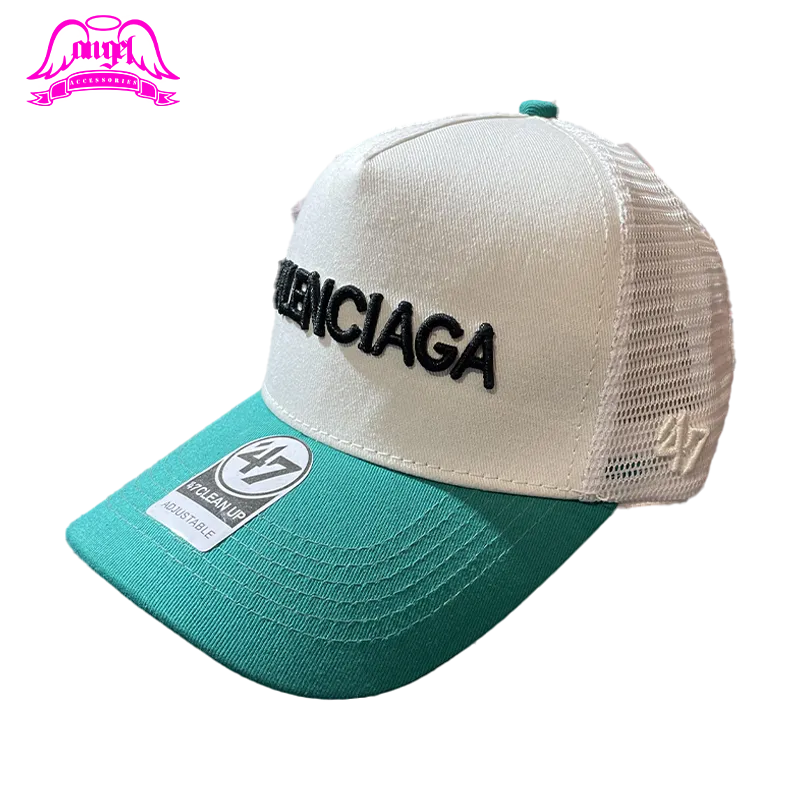 کلاه بالنسیاگا سفید طرح Balenciaga